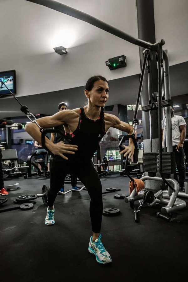 Quels exercices de gym douce peuvent être pratiqués sur une chaise pour les seniors à mobilité réduite ?